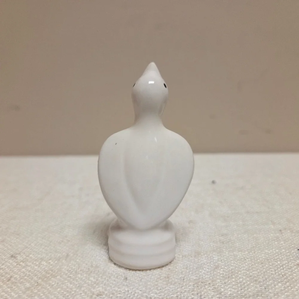 Le Creuset Pie Bird Funnel White Stoneware Steam Vent Baking Tool